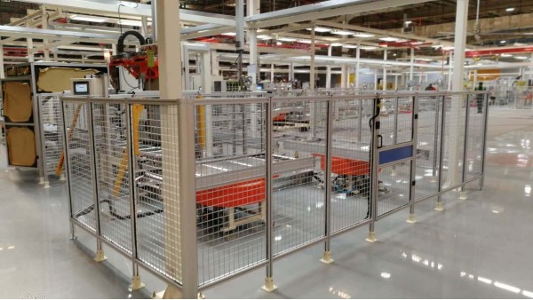 铝型材围栏如何10年不褪色？关键在表面处理工艺