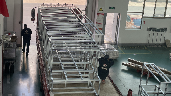 8080铝型材如何成就汽车行业坚固的自动化设备机架