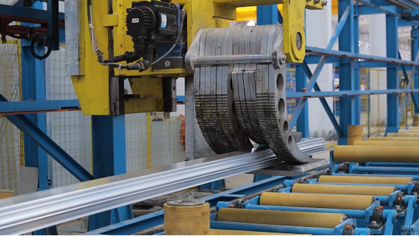 绿色挤压，赋能未来：澳宏引领工业铝型材可持续发展新篇章