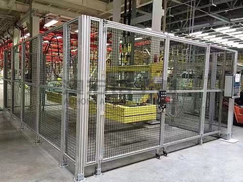 铝型材围栏如何适配机械加工大型设备?